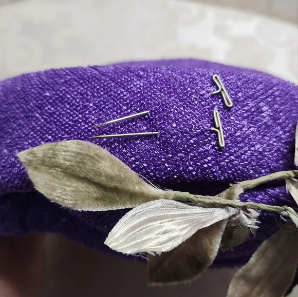 VINTAGE 1950S PURPLE PILLBOX HAT WITH VELVET FLOWERS OLD HOLLYWOOD GLAM